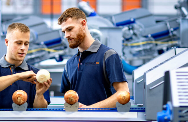 Uien schillen? AI-expert legt schilmachine uit in oZone