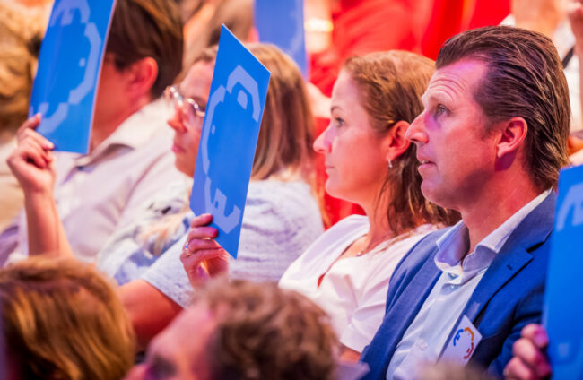 Horen, zien en – juist niet – zwijgen?